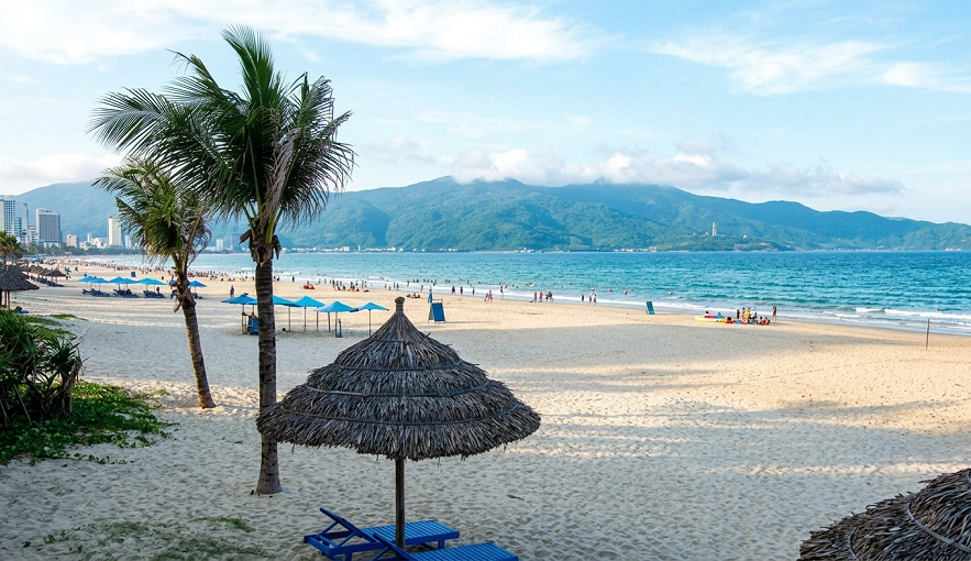 Đón bình minh rực rỡ và tái tạo năng lượng tại bãi biển Mỹ Khê