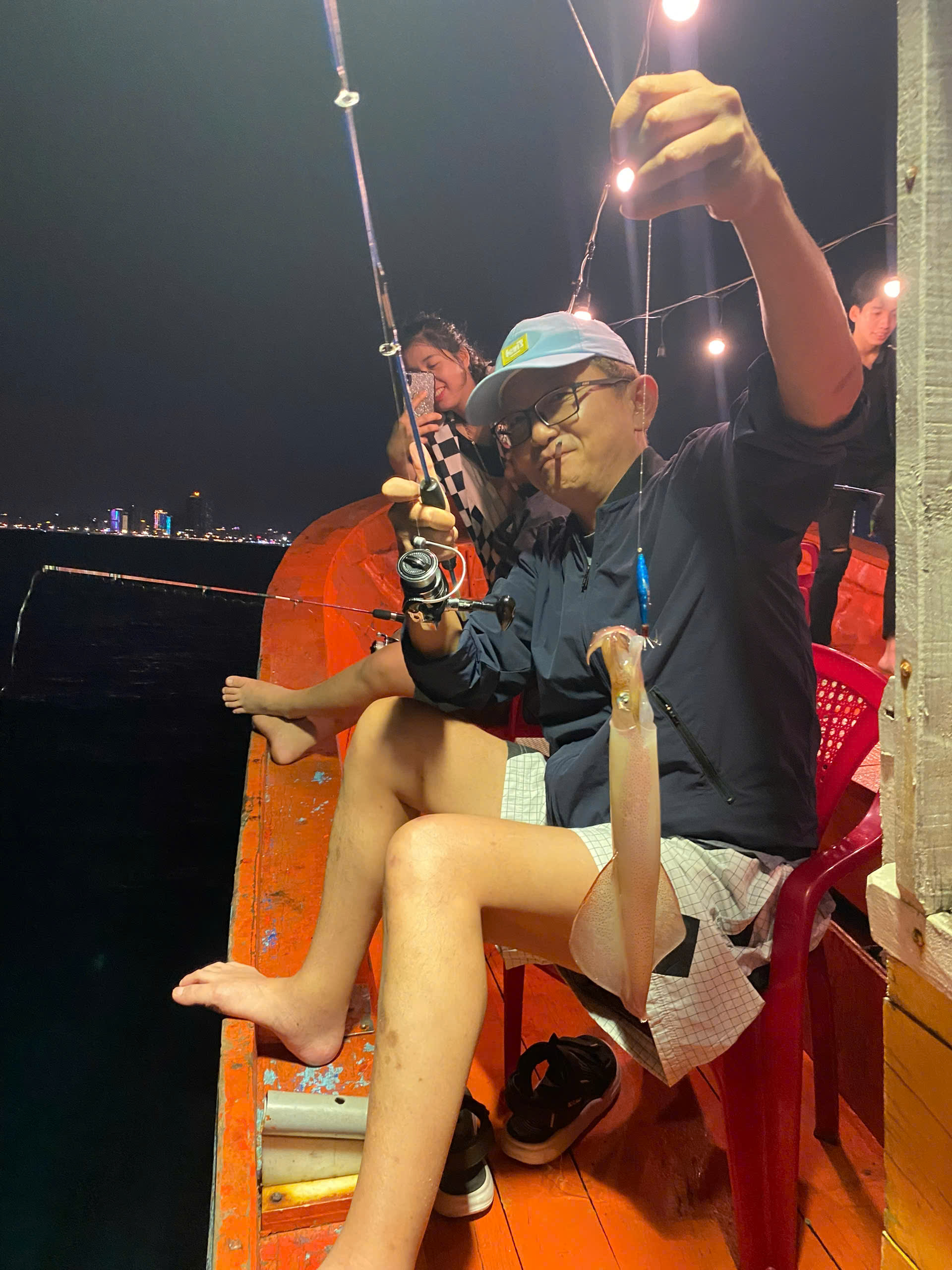 Nâng Tầm Hải Trình Với Các evening squid jigging techniques Chuẩn Xác